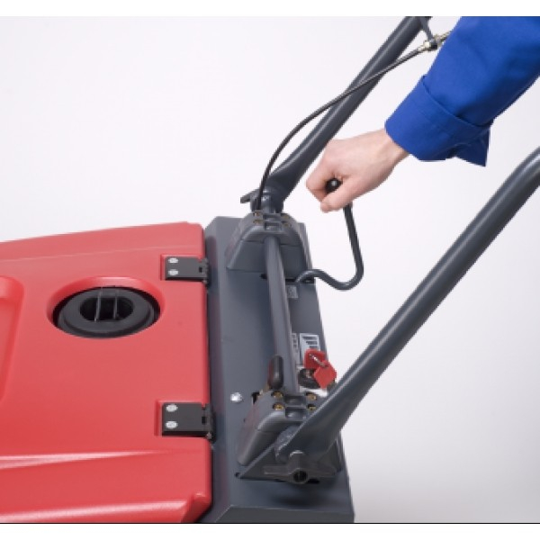 Аккумуляторная подметальная машина Cleanfix KS 650 IBC