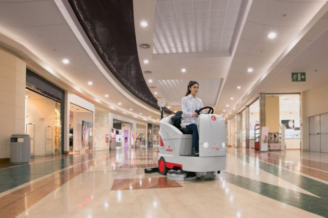 Аккумуляторная поломоечная машина с местом оператора Comac Optima 100 B Аккумуляторная поломоечная машина с местом оператора Comac Optima 100 B