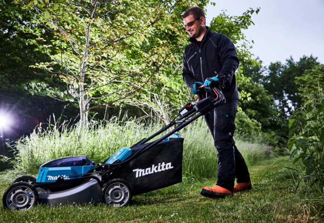 Аккумуляторная газонокосилка Makita DLM532Z  LXT BL 2х18В, 1600Вт, дека 53см, привод 2,5-5км/ч,4в1,ADT,XPT  арт.DLM532Z