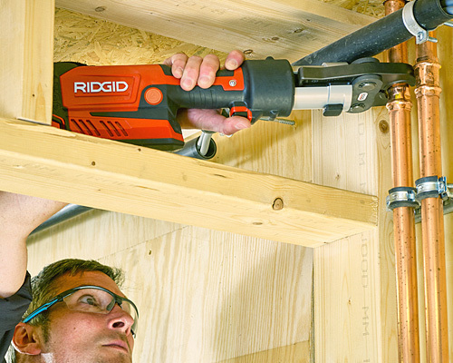 Пресс-инструмент Ridgid RP 351-C с клещами M 15-22-28 Пресс-инструмент Ridgid RP 351-C с клещами M 15-22-28
