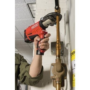 Пресс-инструмент Ridgid RP 350-B с клещами TH 16-20-26 Пресс-инструмент Ridgid RP 350-B с клещами TH 16-20-26